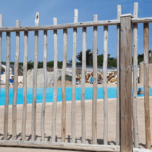 clôture bois piscine